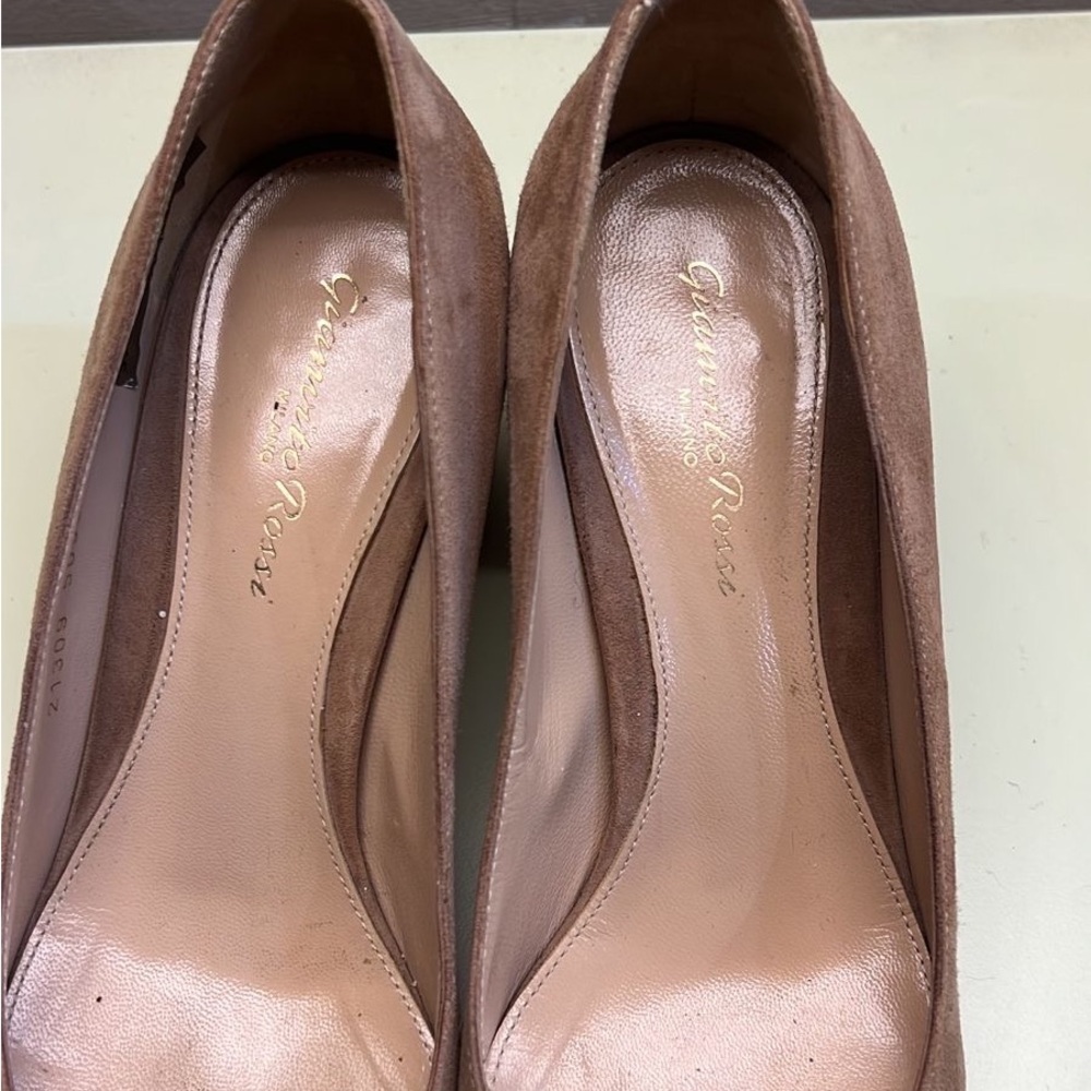 Gianvito Rossi made in Italy Tan Suede Heels - Picture 6 of 8